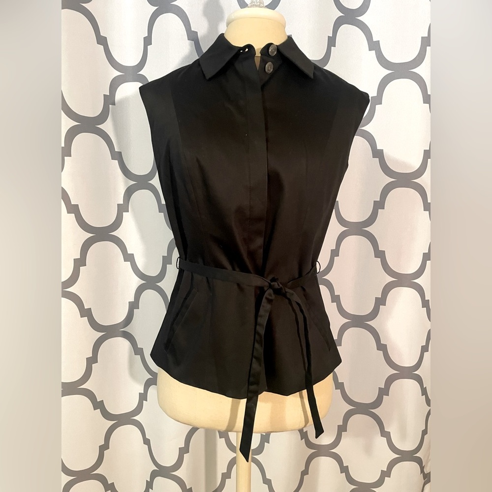 🤍shirt-style black vest from the Limited🤍